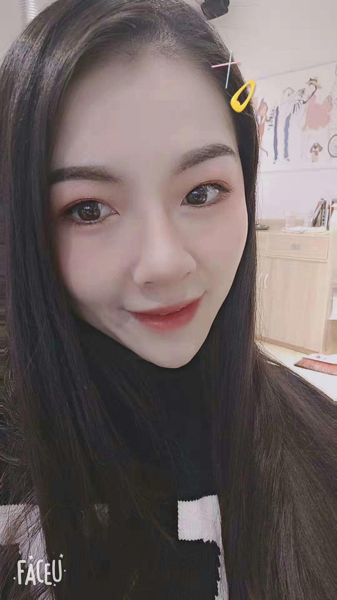 武汉江汉路的美女很值得体验 第1张