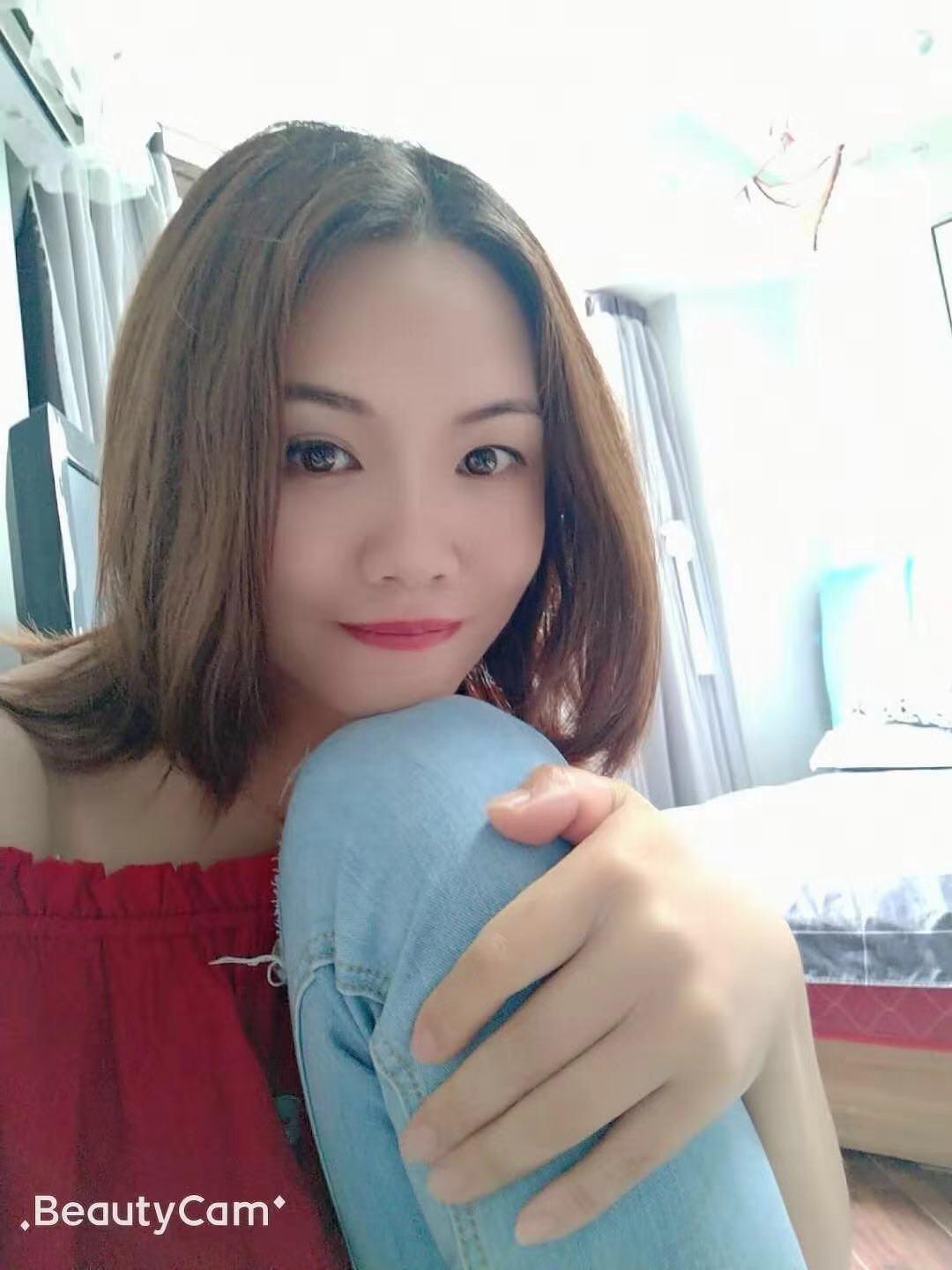 汉口汉口小姐姐皮肤很白 第1张