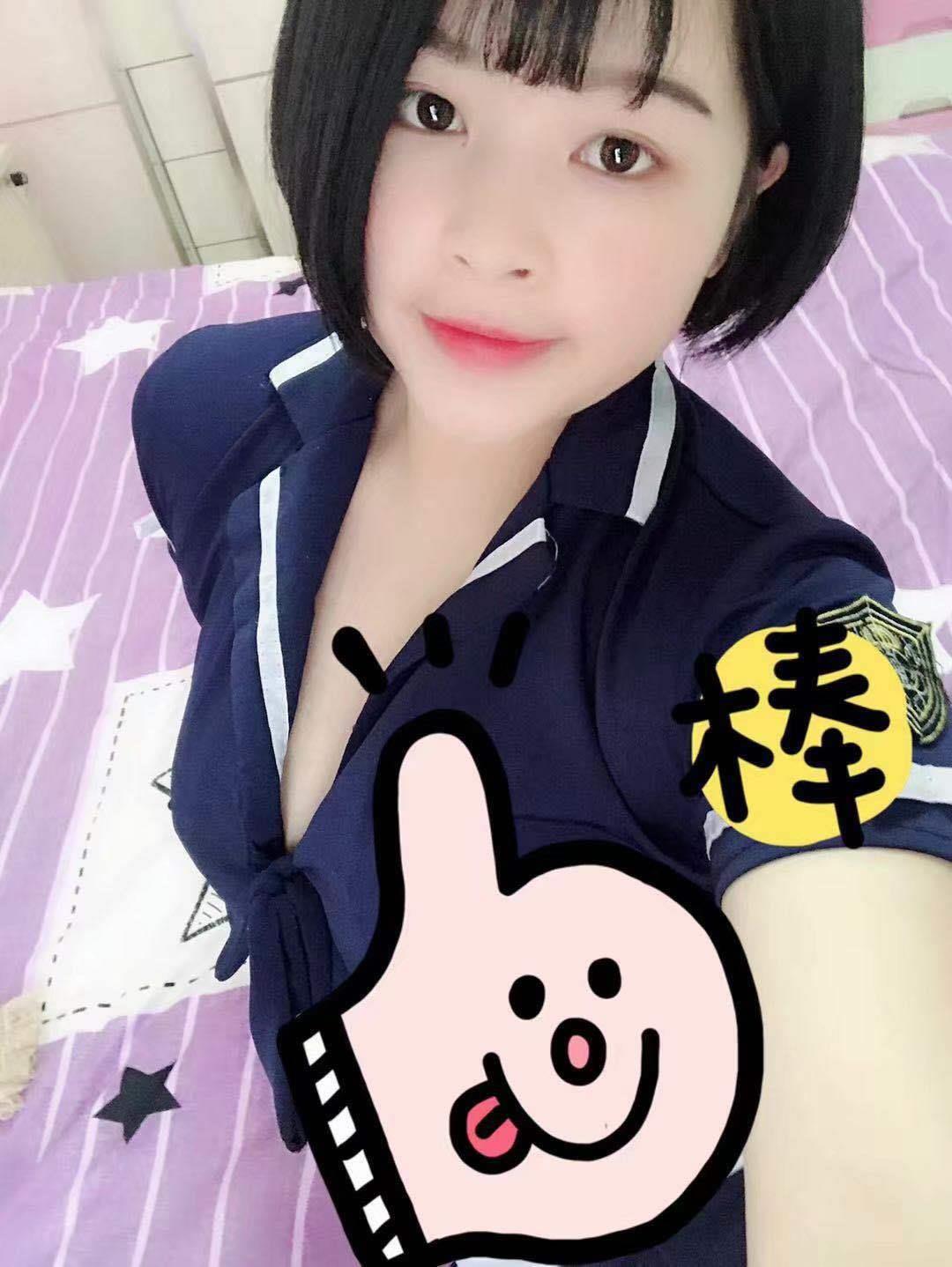 青年路小姐姐 第1张