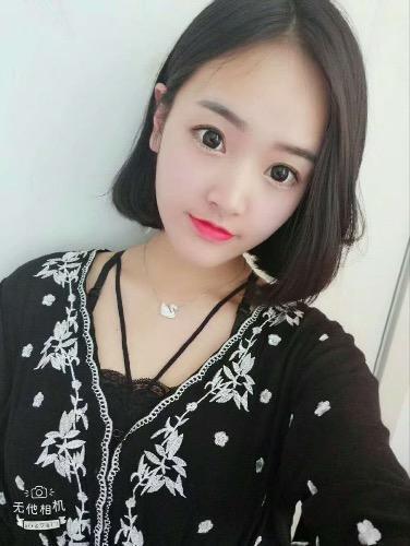 屁股大胸大的小姐姐 第1张