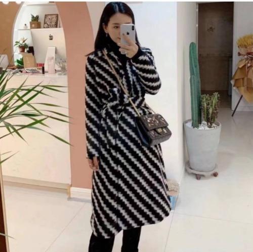 妹子婚纱店服务刺激 第1张