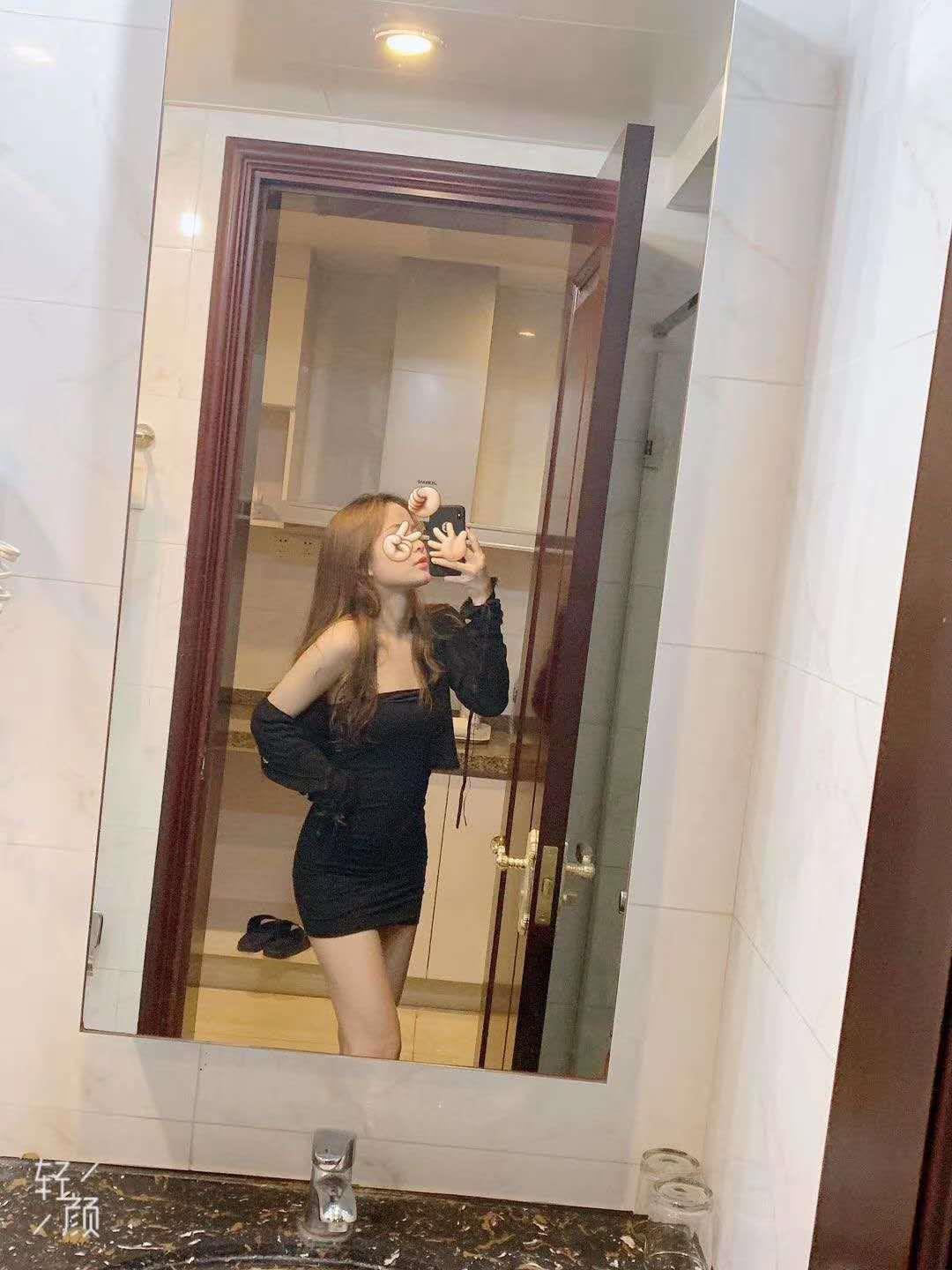 长沙岳麓区河西02年高颜值的小妹妹 第2张