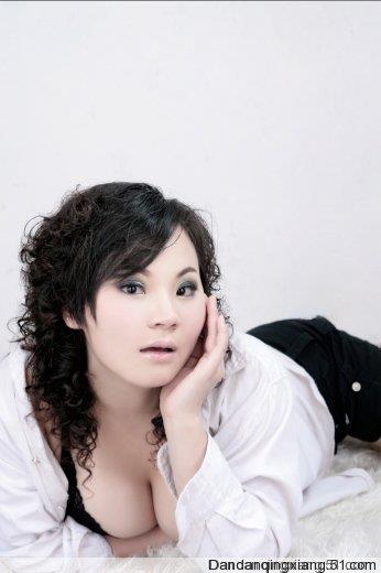 胸口有颗痣的兼职妹子 第1张