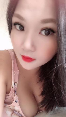 刚生完宝宝的哺乳期妈妈，36E大奶，可以喷奶 第1张