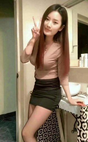 赣州水南镇大长腿美女 第1张