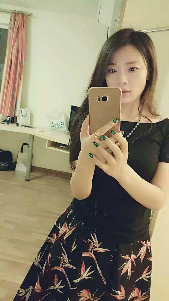 青山路少妇一枚,身材好 第1张