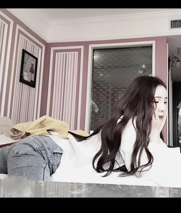 娇小萌妹模样的兼职小妹 第2张