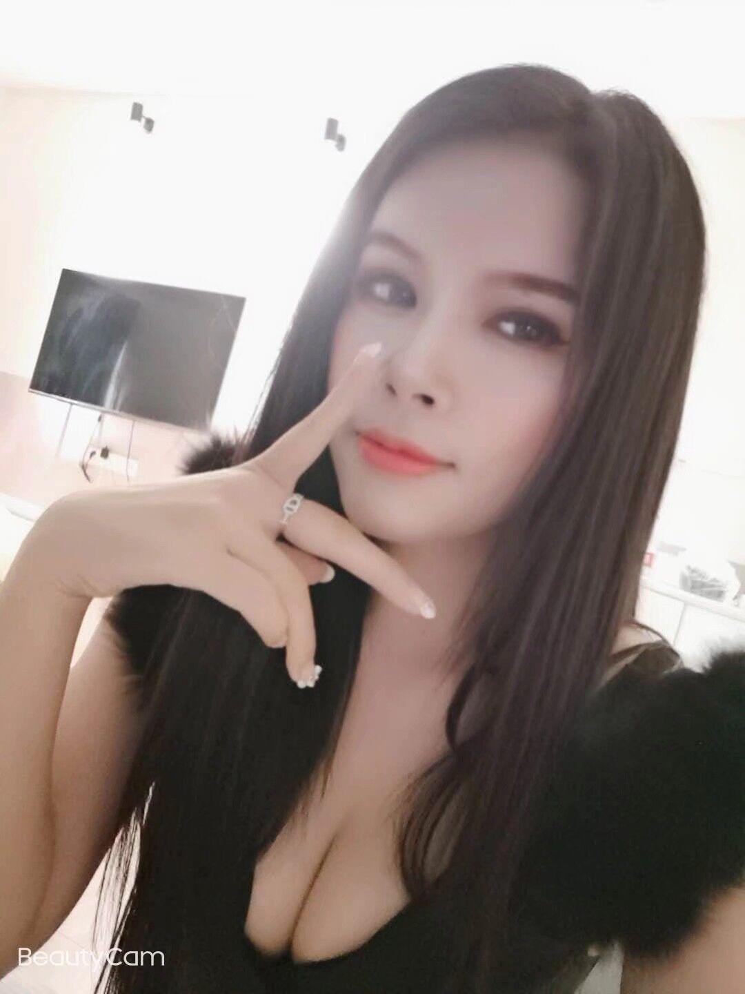 能深喉的妹子 第1张