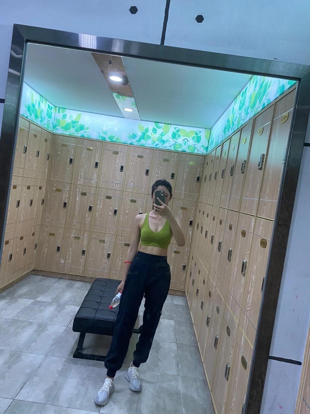 三亚刚下海19岁在校美少女 第3张
