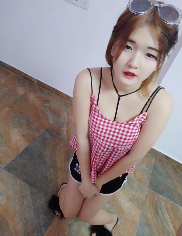 海口精神小妹胸大逼紧 第1张