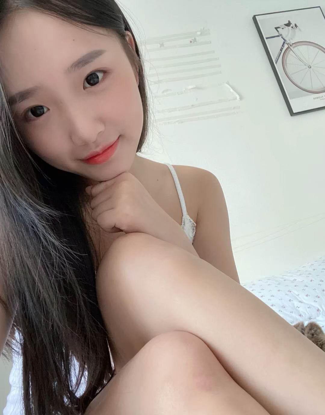 服务不行但是听话，颜值身材值 第1张