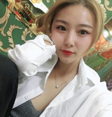 清纯漂亮的兼职妹，有一双大长腿 第1张