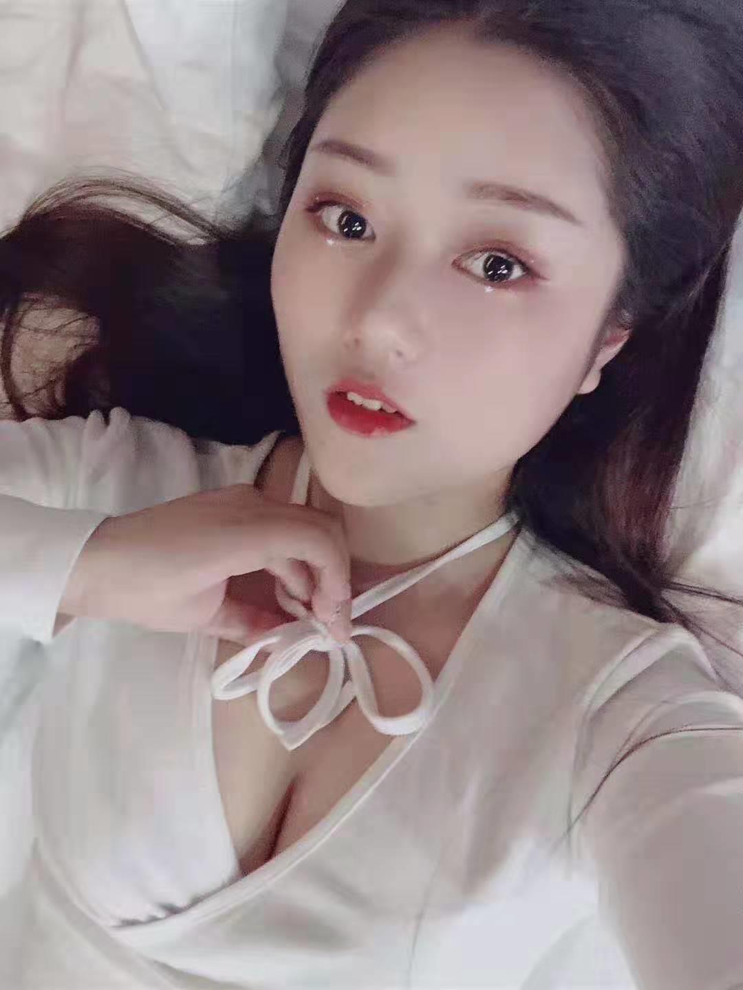 白嫩兼职妹妹 第1张