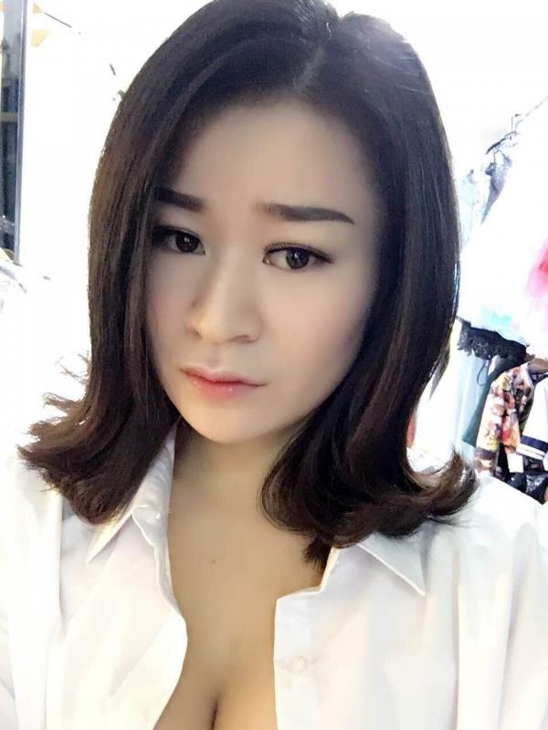 诗韵肤白D+奶颜值高值得一试,波大水多够骚没话说 第1张