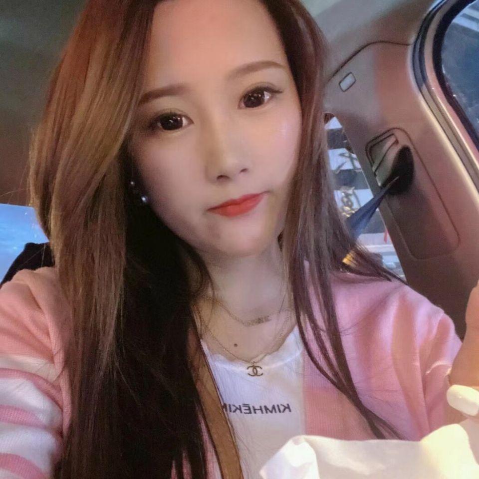 才下水不到半年,还能拍视频的00后嫩妹 第1张