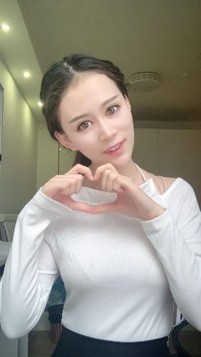 西门颜值身材都不错的小姐姐 第1张