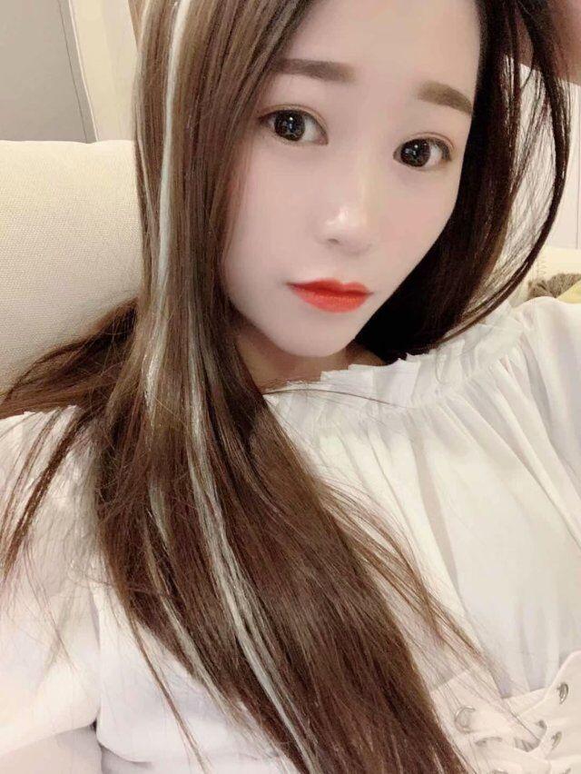 成都白嫩骨感妹妹 第1张