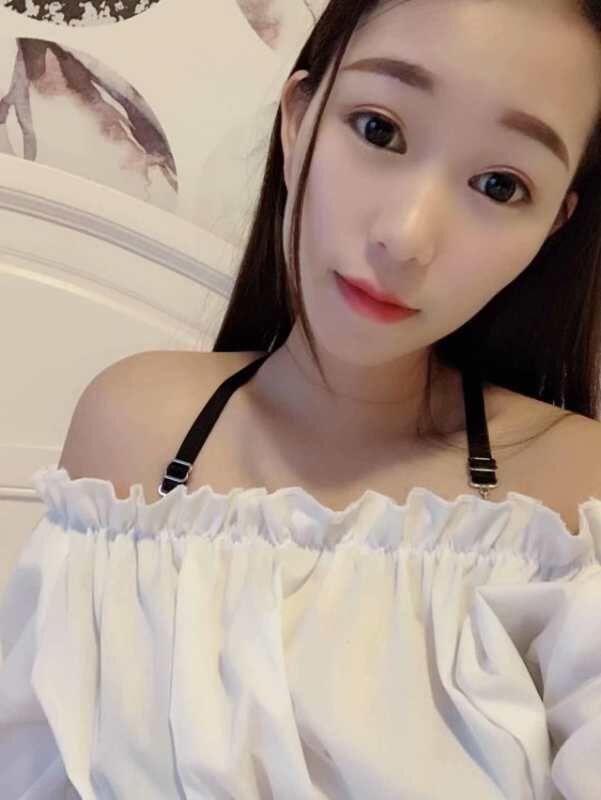 成都白嫩骨感妹妹 第2张