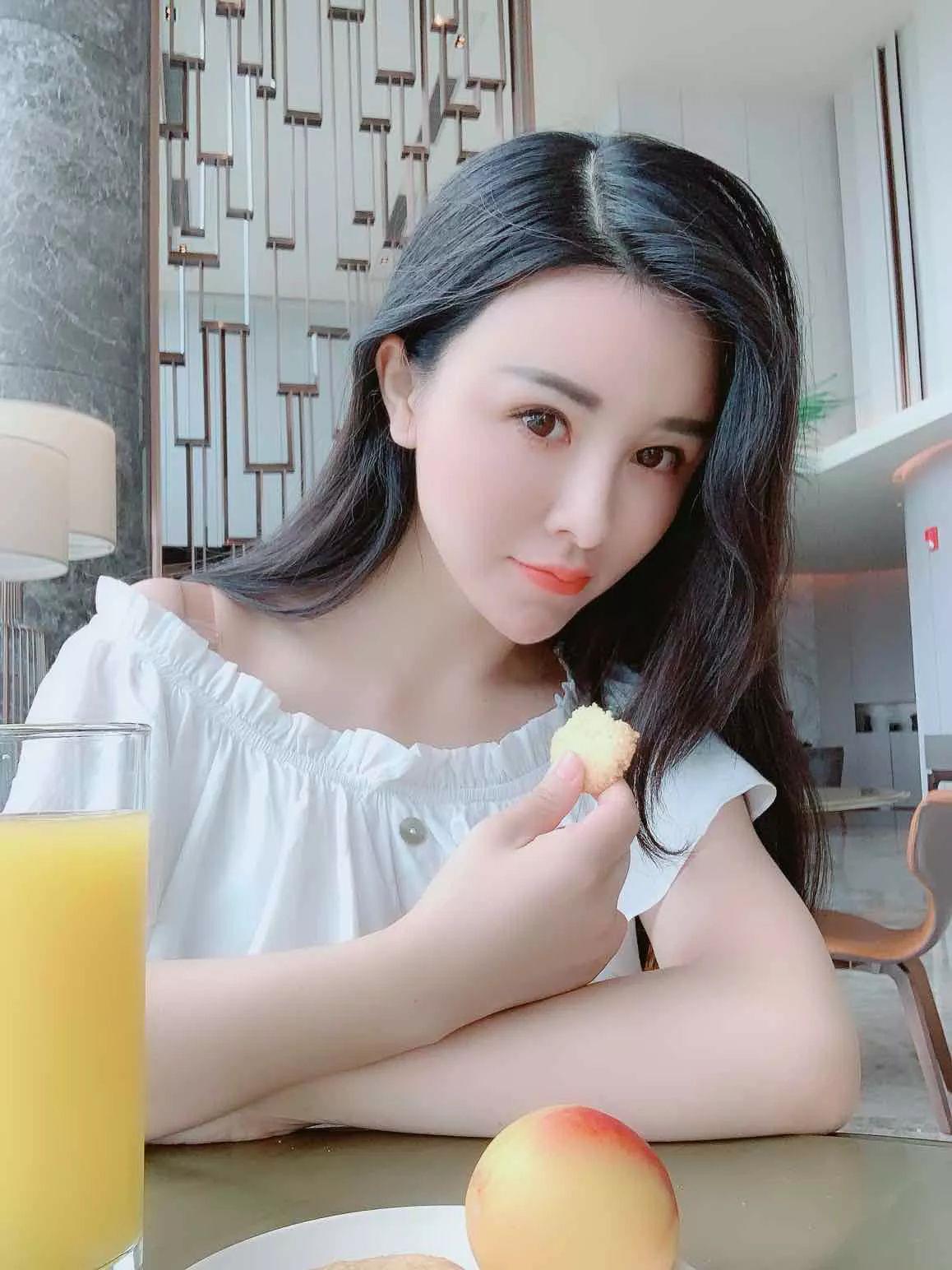 成都青羊区靓倩:高颜值,大波好身材,难得好炮架 第2张