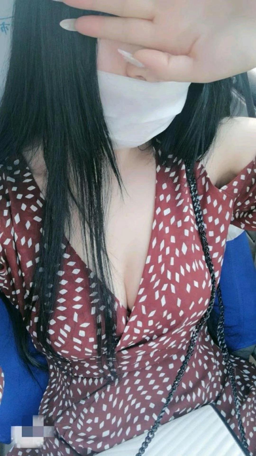 东门啵啵老师，有两个人 第1张