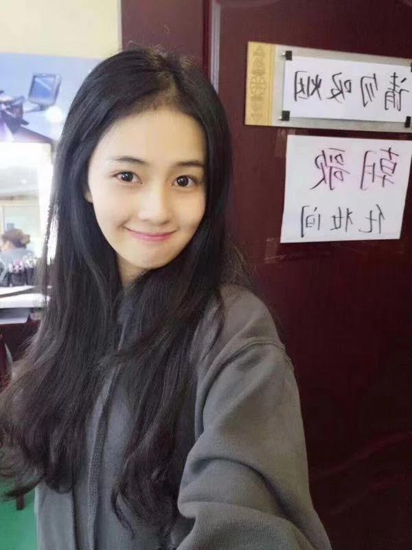 成都感受甜美可爱型，极品少女 第1张