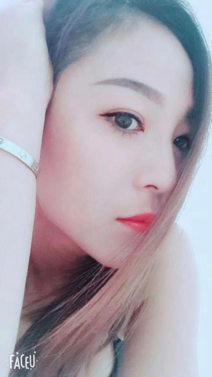 成都金沙西单附近亲身体验身材不错的钢管舞妹子 第1张