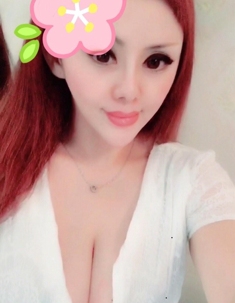 新南门附近的大奶妹 第3张