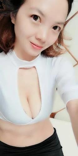 贵阳花果园兼职淫荡少妇，大咪咪，逼逼紧 第2张