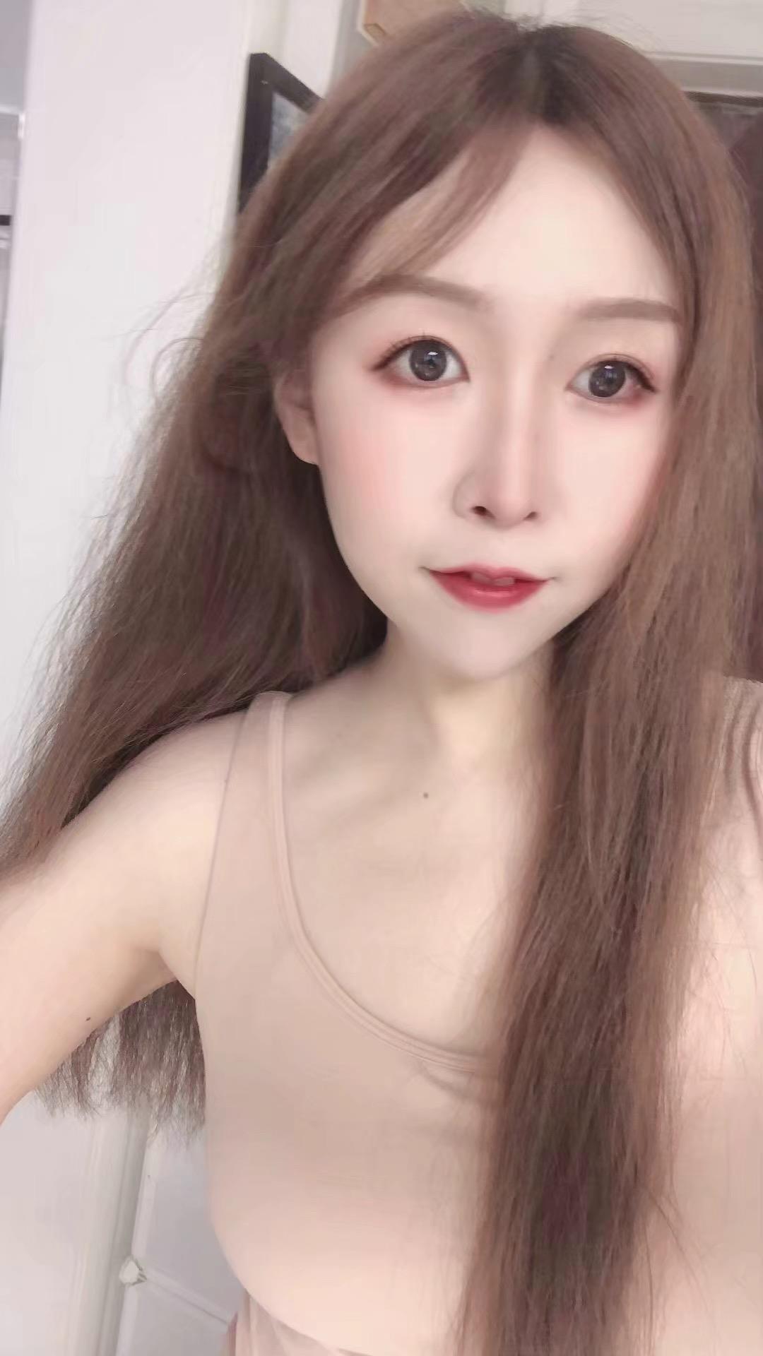 西安吉祥村地铁站附近高个萌妹 第2张