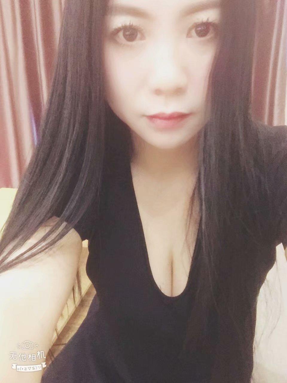 凤城八路，天朗，大胸美女 第2张