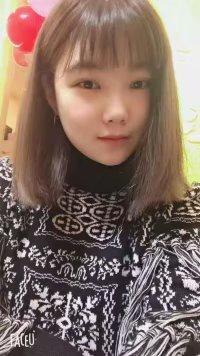 会展中心附近的大胸妹 第2张