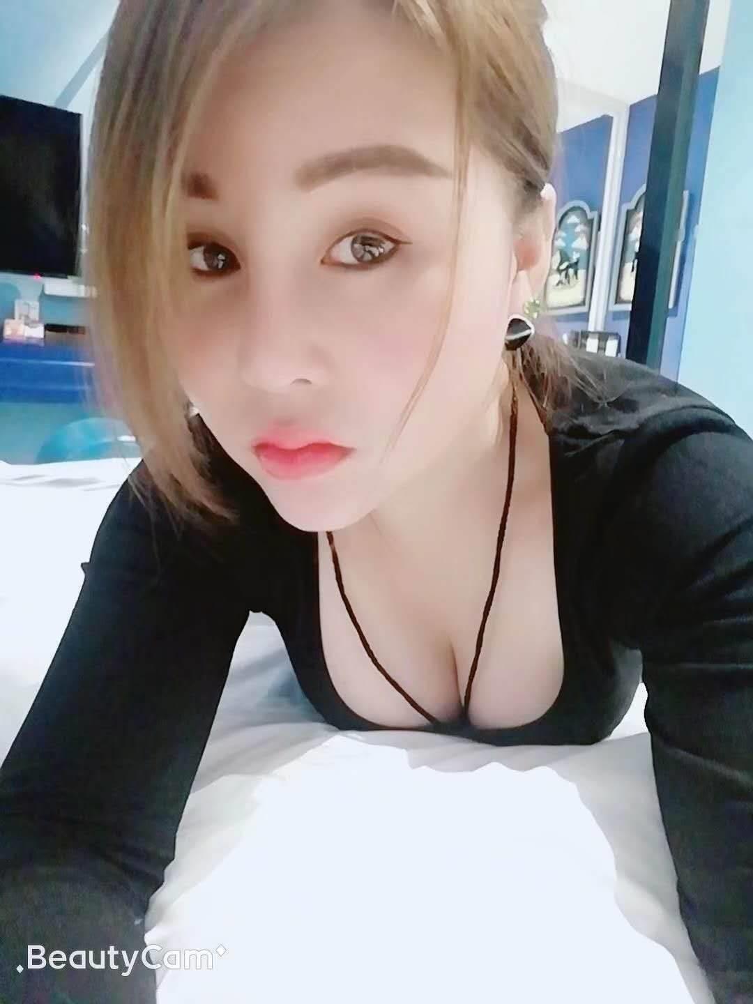 西站豪布斯卡可以双飞的妹子 第1张