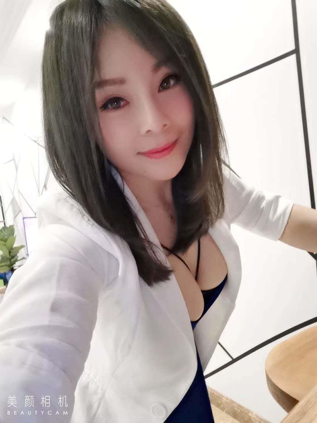 5月刚来兰的豪乳嫩妹 第2张