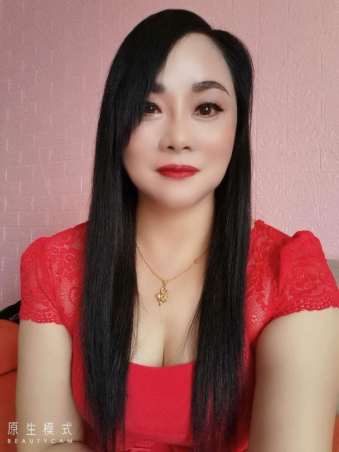西宁万达熟女诱惑 第1张