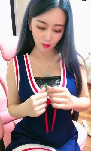 长腿大胸！强烈推荐制服诱惑 第1张