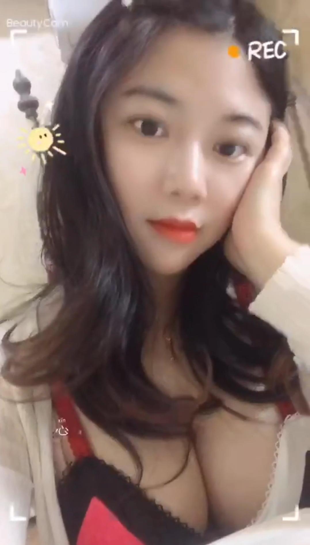 建邺万达妹子 第1张