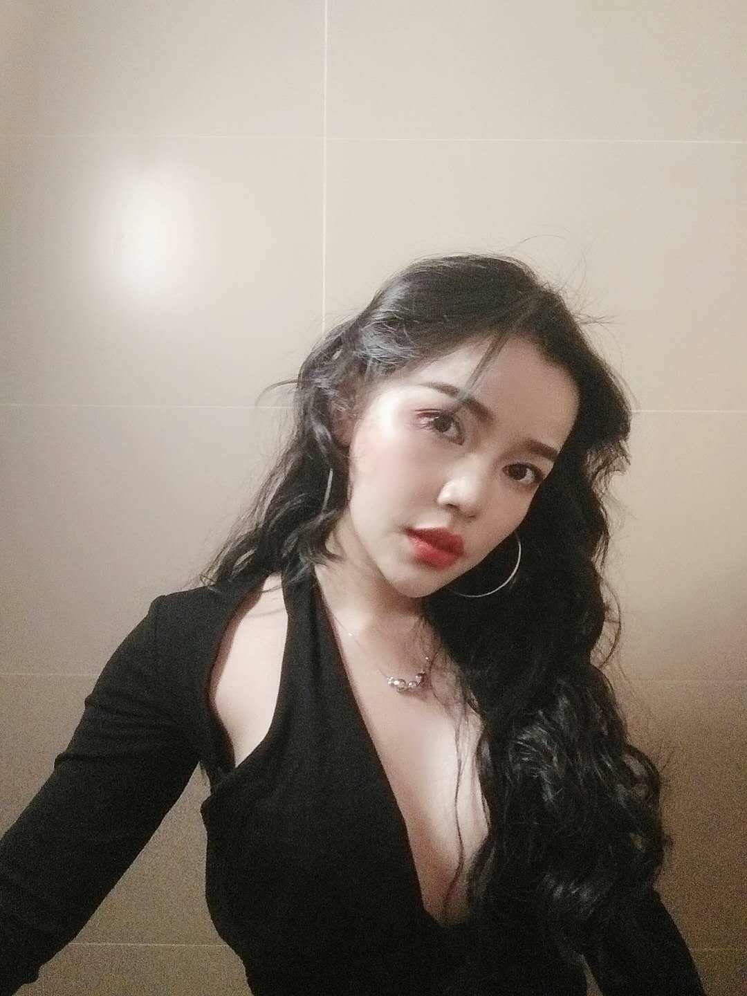 一个大全套骚女,喜欢玩服务的狼友福音 第1张