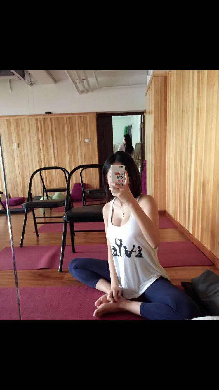 瑜伽美女 第1张