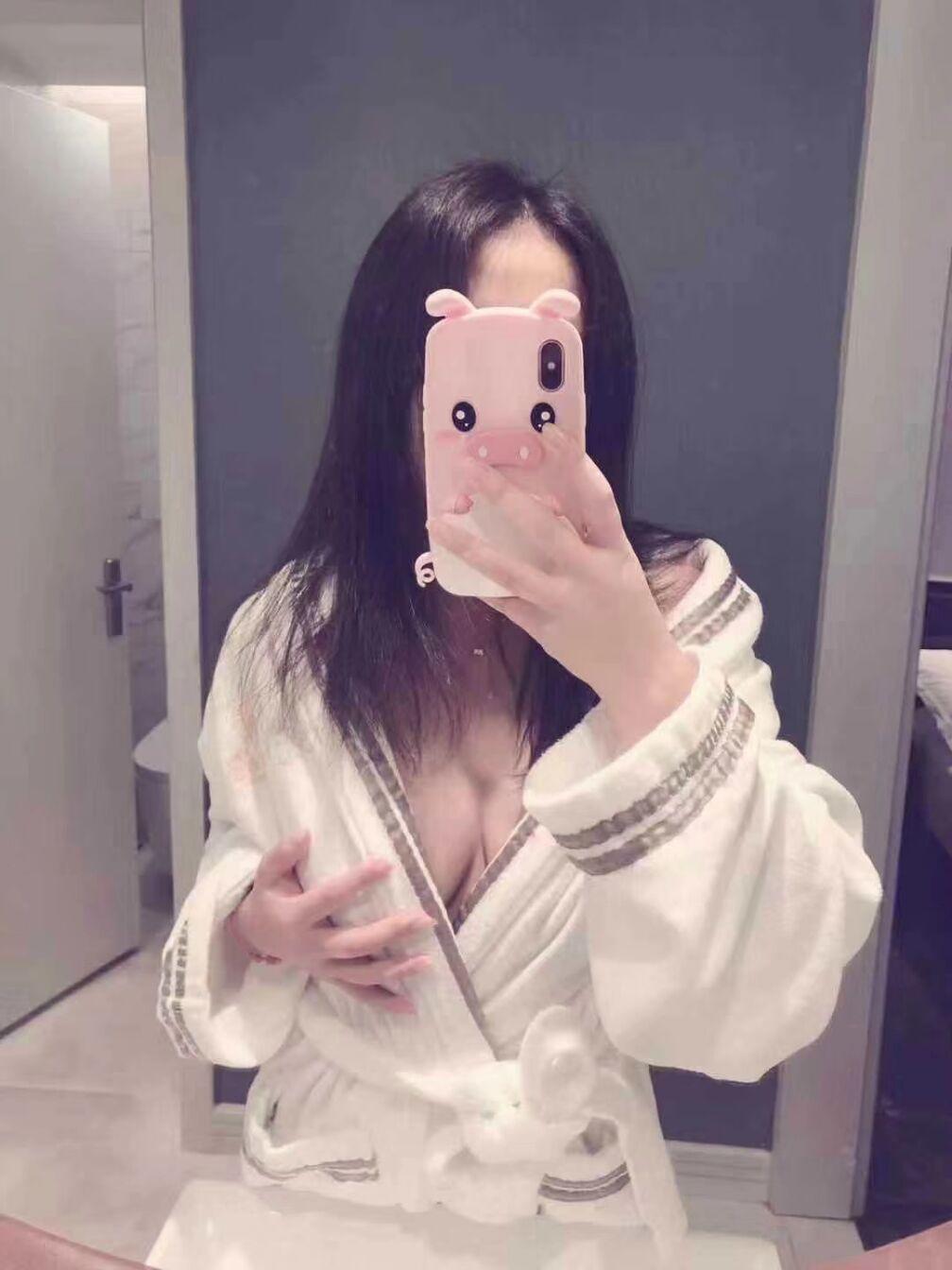园区身材不错的豆豆 第1张