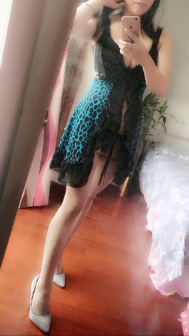 约个熟女还一波三折的,2个熟女都很骚 第2张