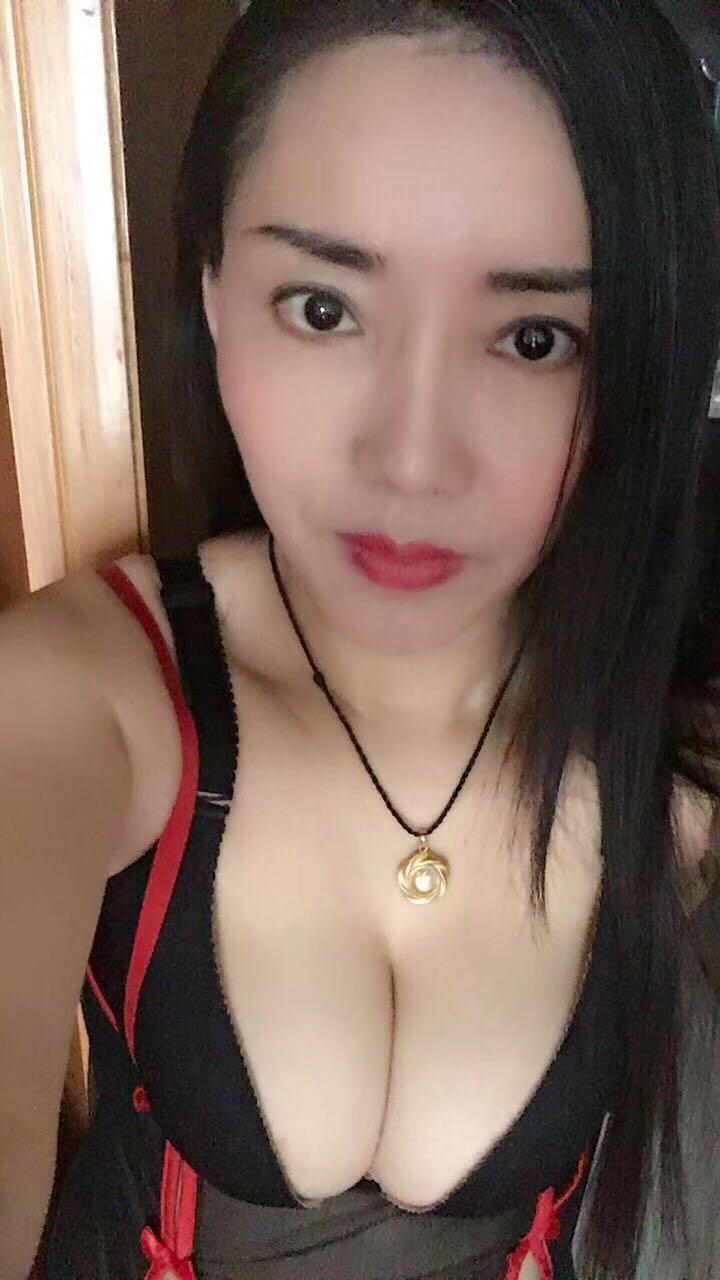 约个熟女还一波三折的,2个熟女都很骚 第8张