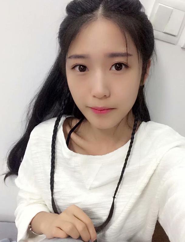 体验刚从学校出来的兼职妹 第2张
