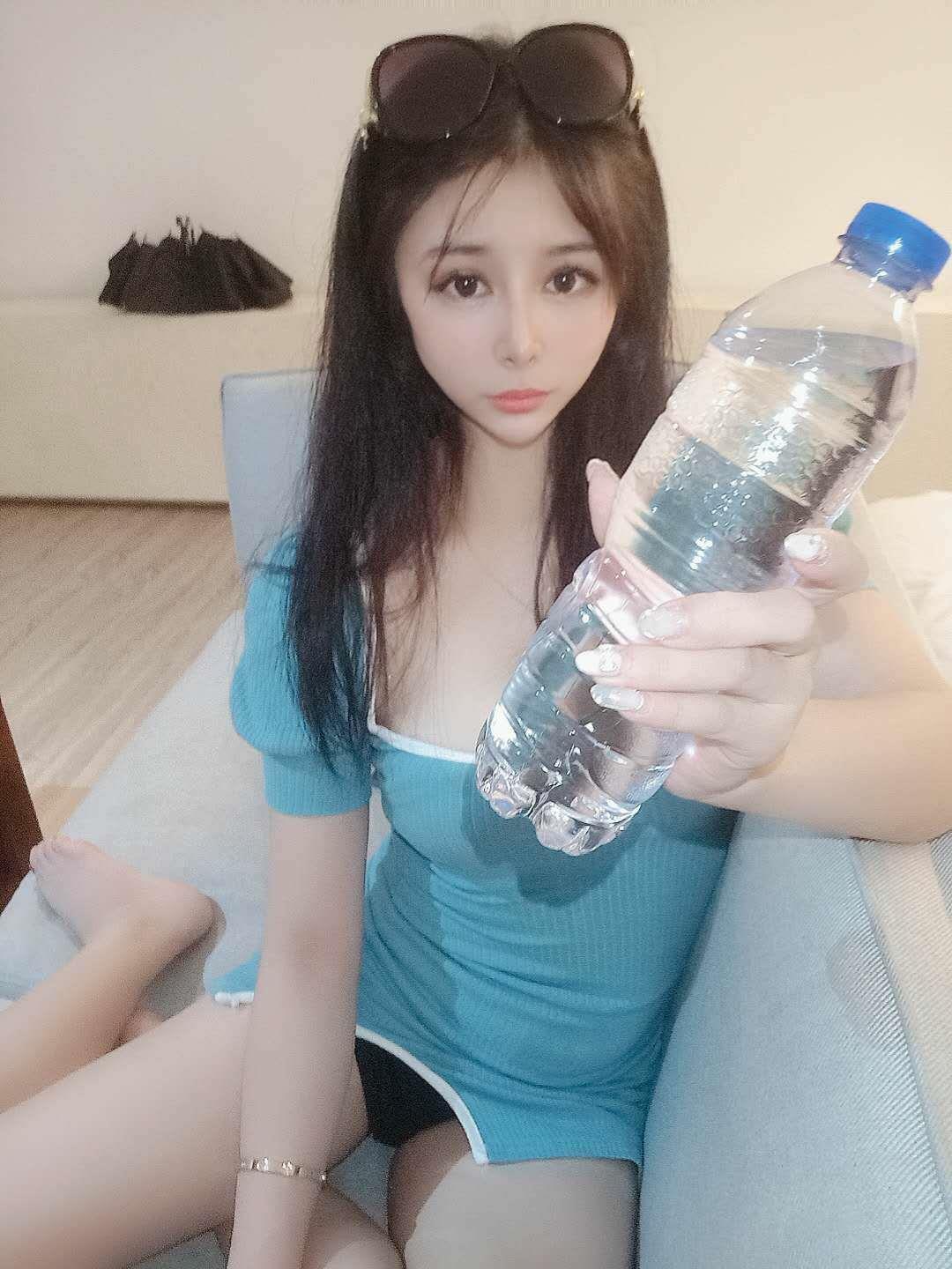 2021/1/24身材颜值都很好的妹子 第1张