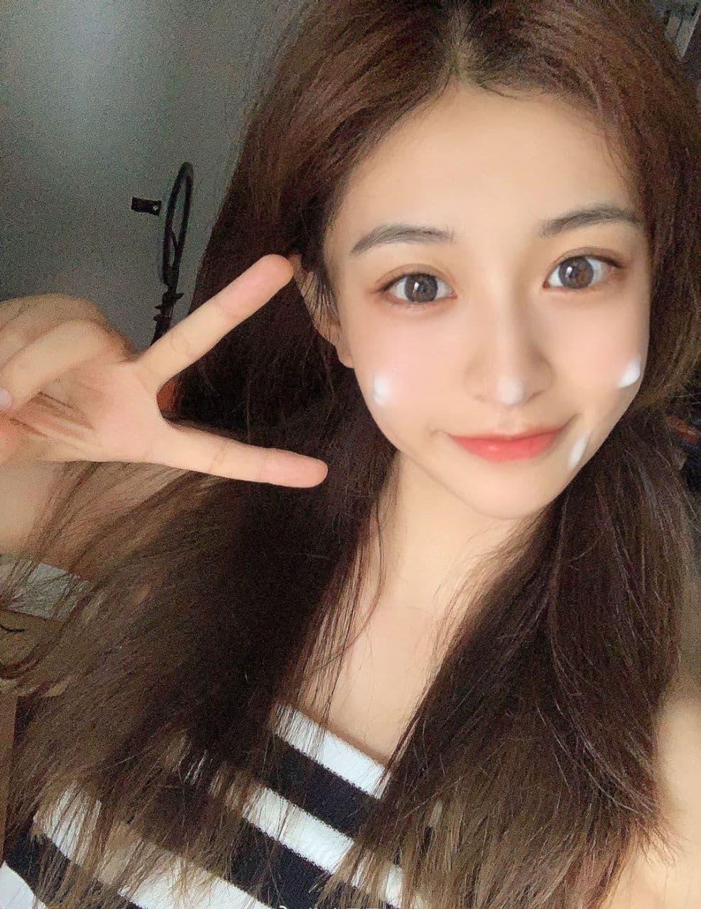 性感妩媚的妹子,身材够劲爆 第2张