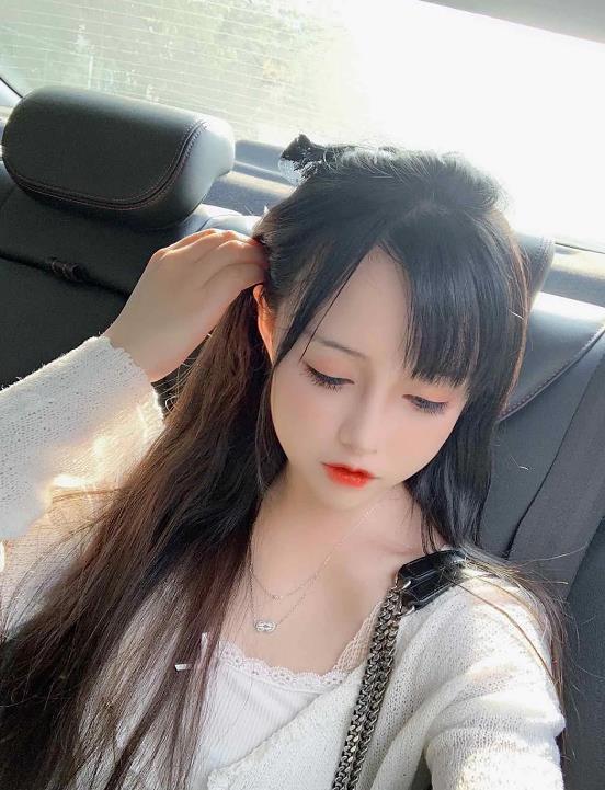 2020年12月31扎马尾的嫩妹小小 第1张
