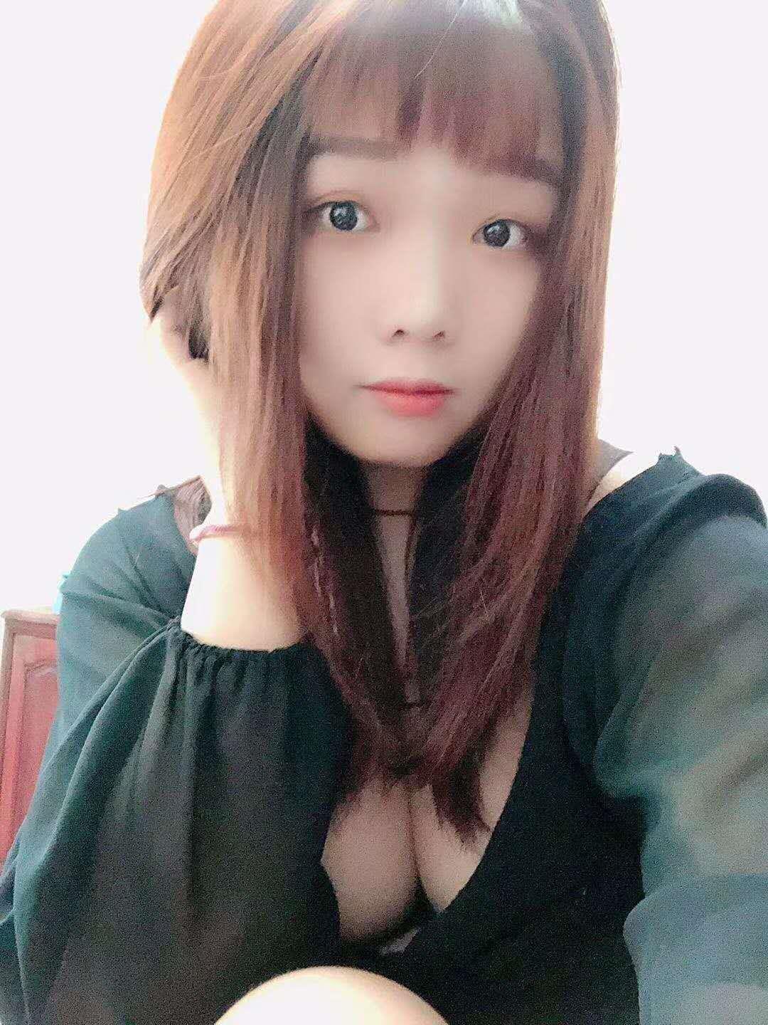 18岁大胸36E靓妹 第2张
