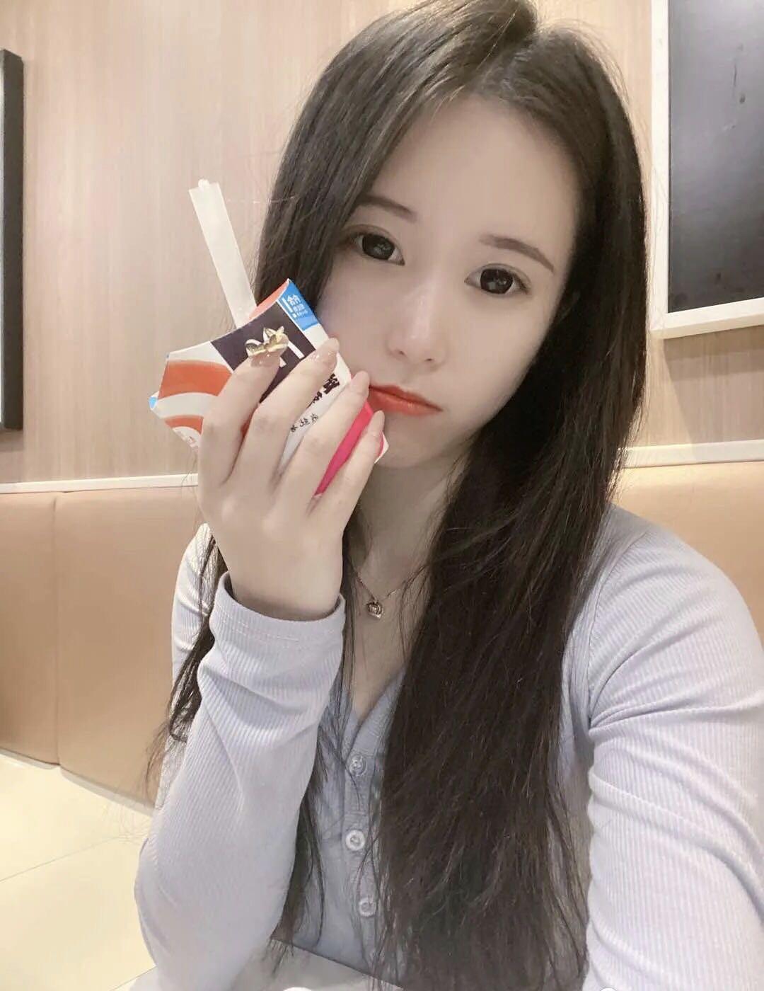 2020年12月19清湖清纯的小学妹 第1张
