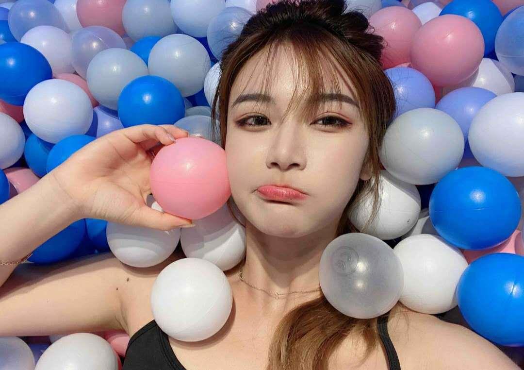 2020年12月28温柔优雅的小婷（美妆店主） 第1张