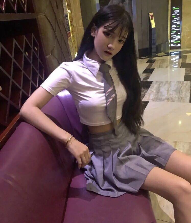 19岁清纯的小柒 第1张