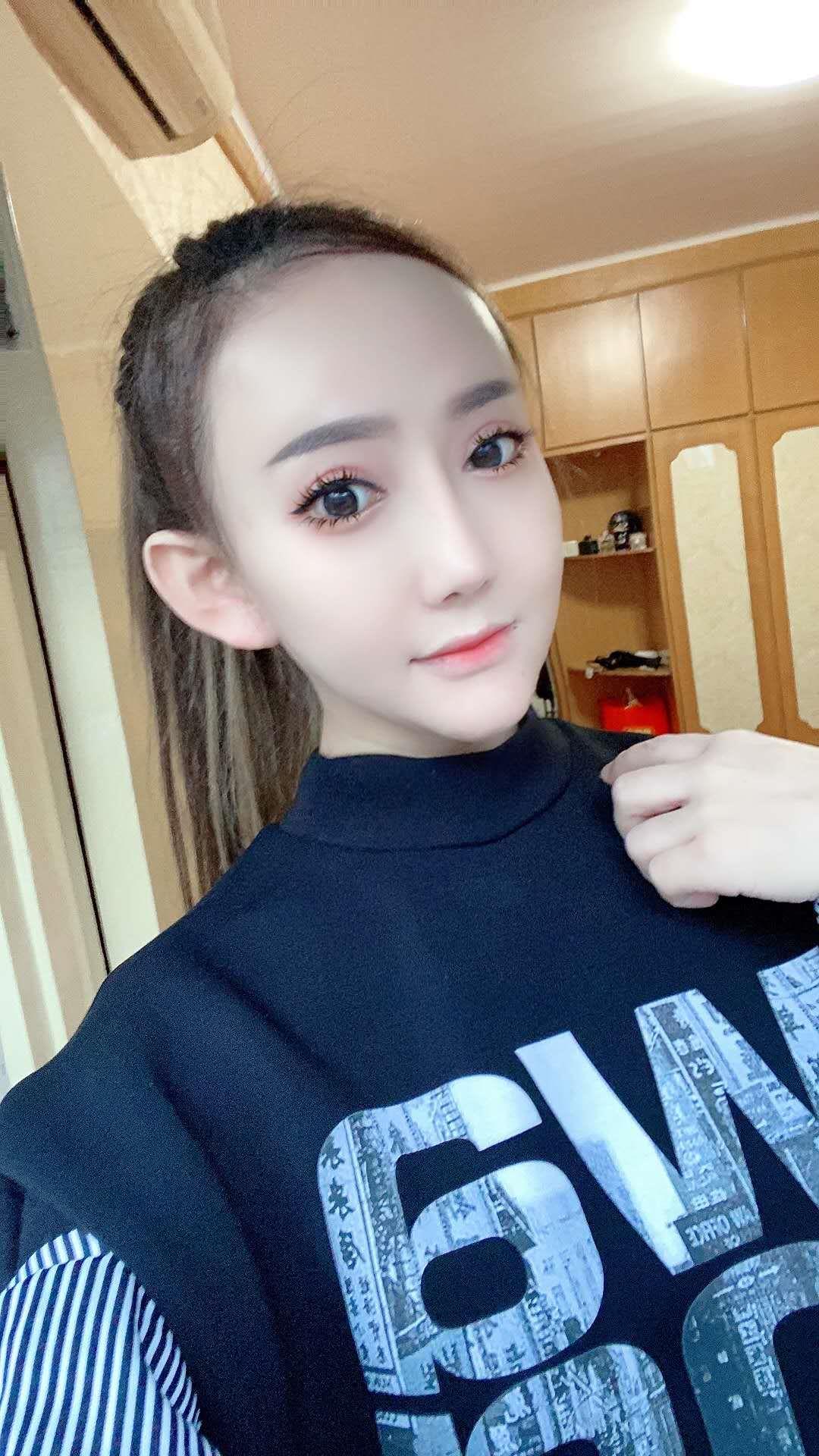 2020年12月5会舌吻天河小倩 第1张